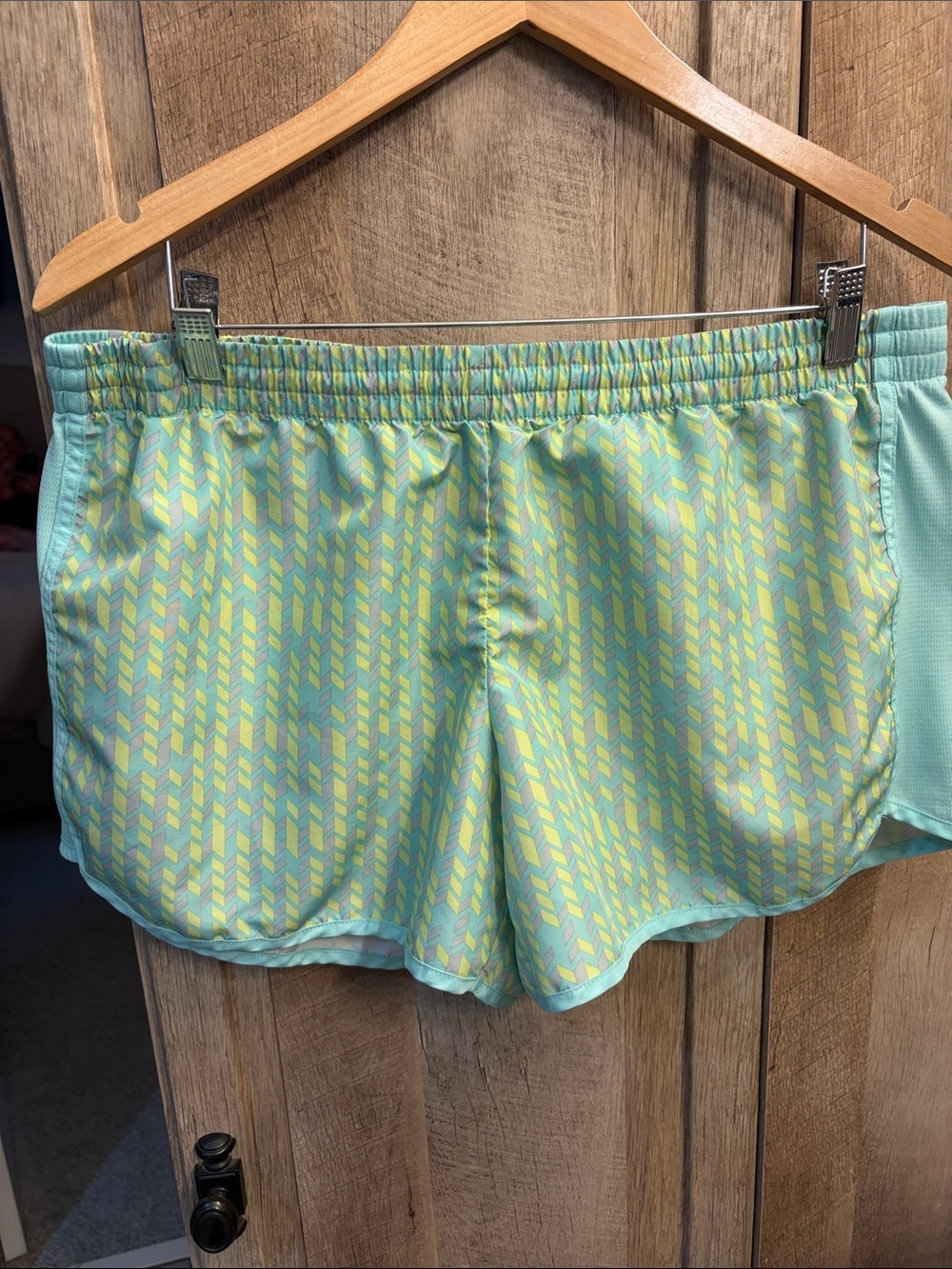 Danskin Now XL Aqua and Yellow Patterned Athletic Shorts no lining